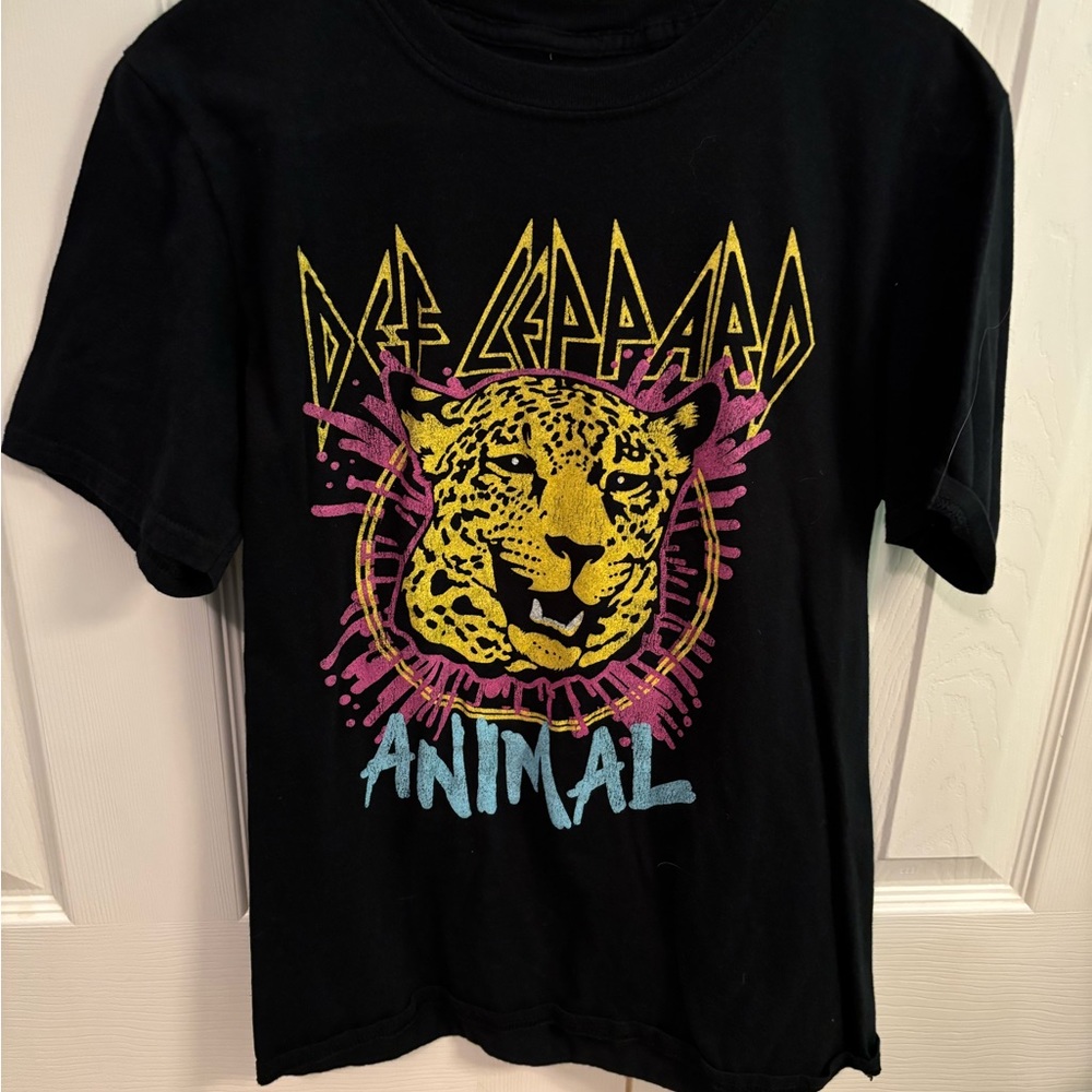 Def Leppard Black Graphic Tee in Womens Small
